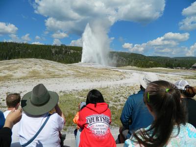<i>Eruption of Old Faithful geyser </i>